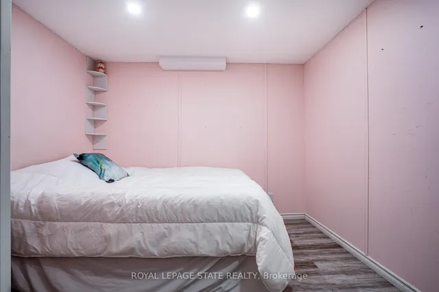 Additional image 39 of 19 Claudette Gate