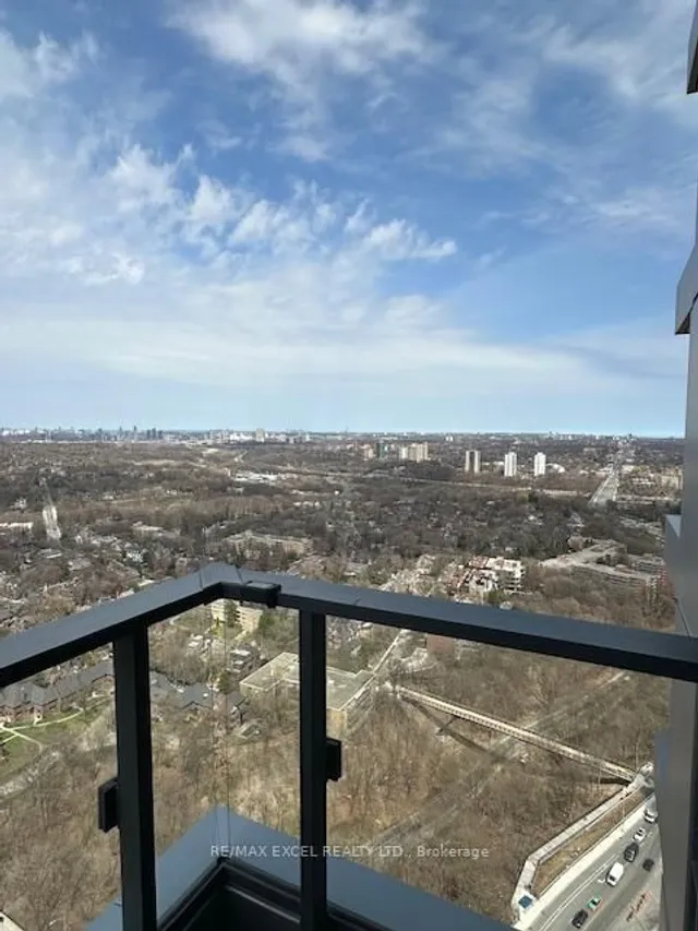Additional image 3 of 395 Bloor St Unit 3905