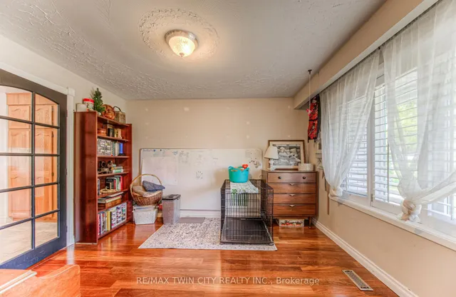 Additional image 8 of 92 Pinehurst Cres