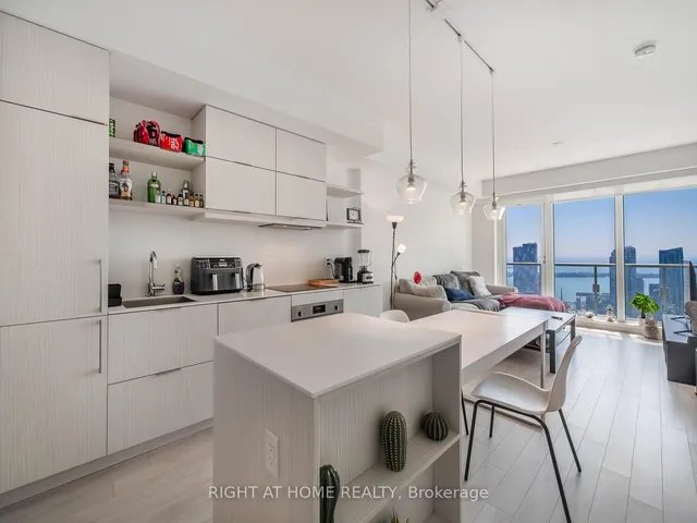 Additional image 12 of 197 Yonge St Unit 5607