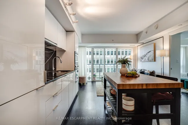 Additional image 10 of 955 BAY St Unit 1809