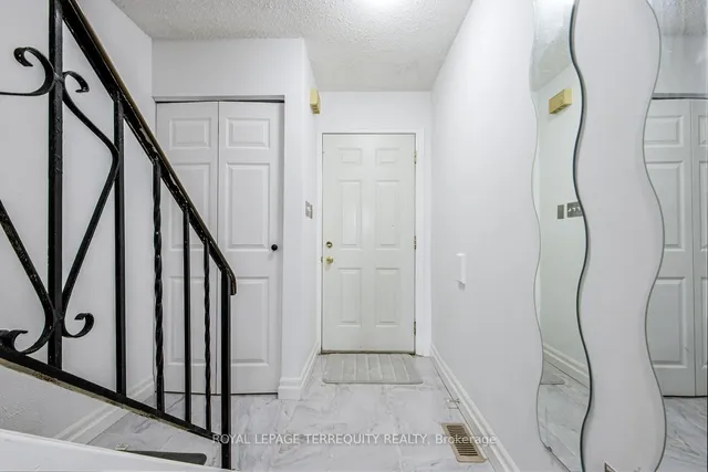 Additional image 4 of 33 Rochelle Ave Unit 51