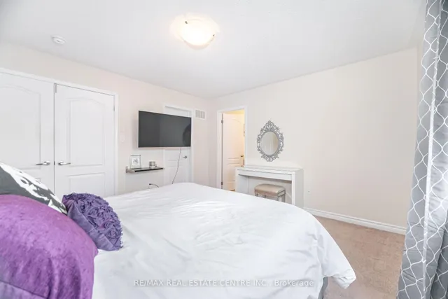 Additional image 20 of 18 Allium Rd