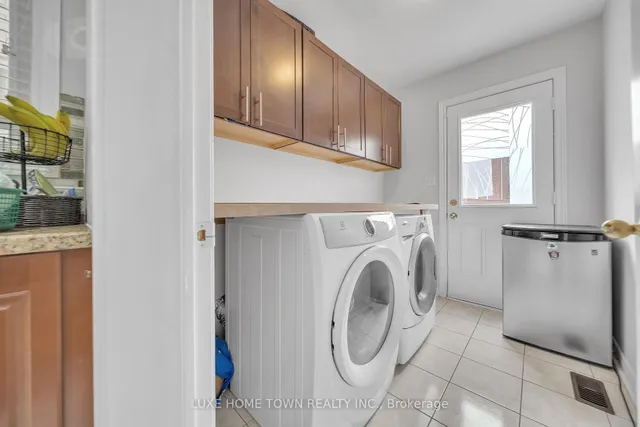 Additional image 22 of 26 Bluffwood Cres Cres