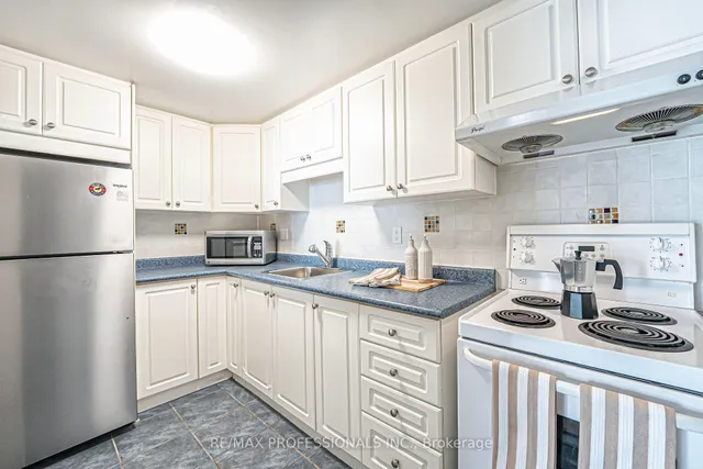 Additional image 20 of 61 Main St Unit 202