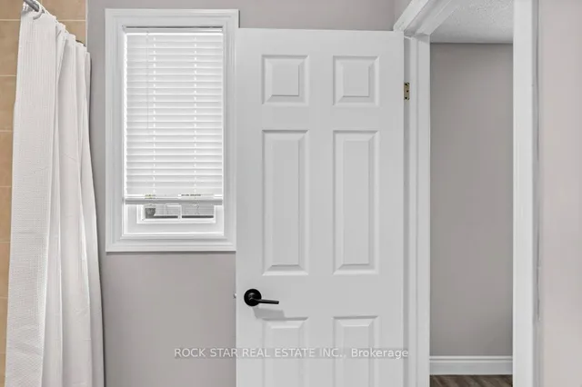 Additional image 28 of 28 Vennio Lane