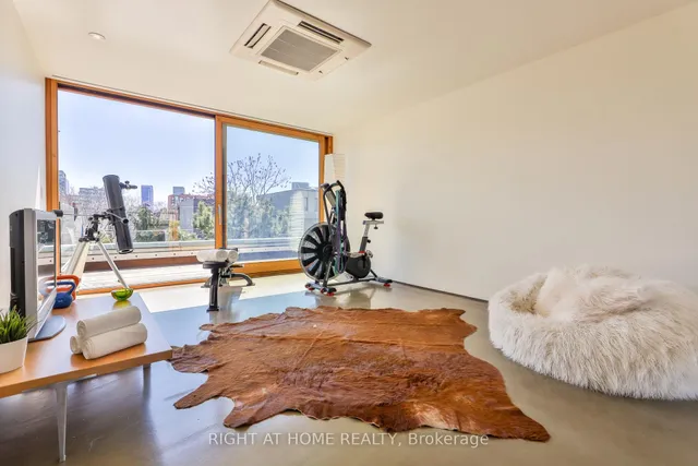 Additional image 33 of 694 Richmond St