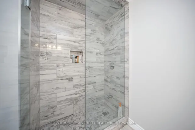 Additional image 32 of 3192 Sorrento Cres