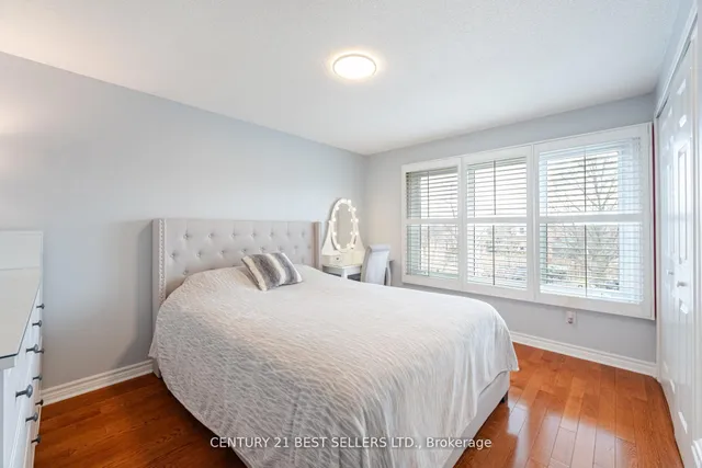 Additional image 33 of 657 Savoy Cres