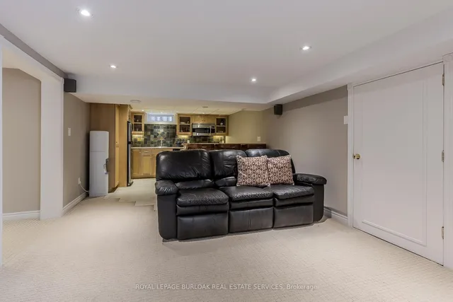 Additional image 31 of 71 Courtland Ave