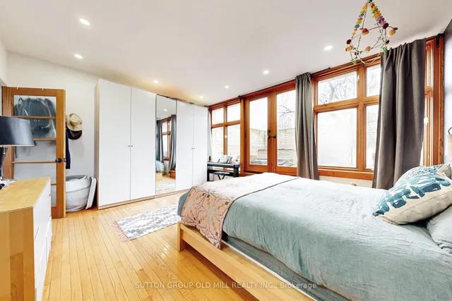 Additional image 33 of 1058 College St