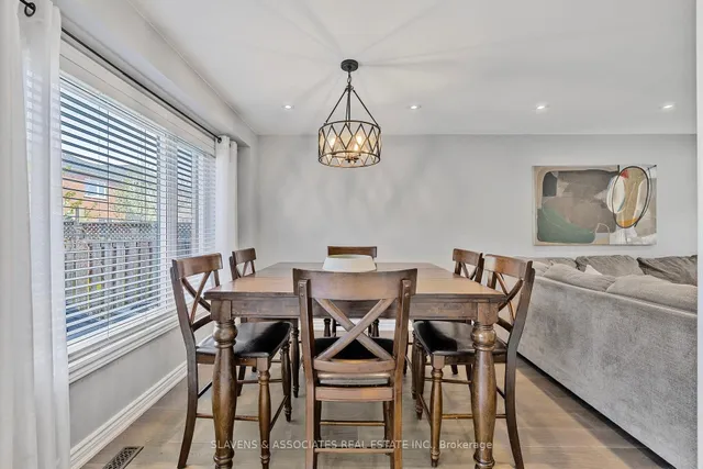 Additional image 10 of 30 Charleswood Circ