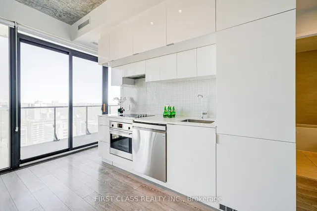 Additional image 18 of 185 Roehampton Ave Unit 1606