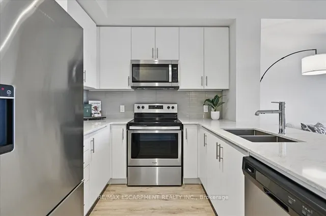 Additional image 10 of 340 PLAINS Rd Unit 102