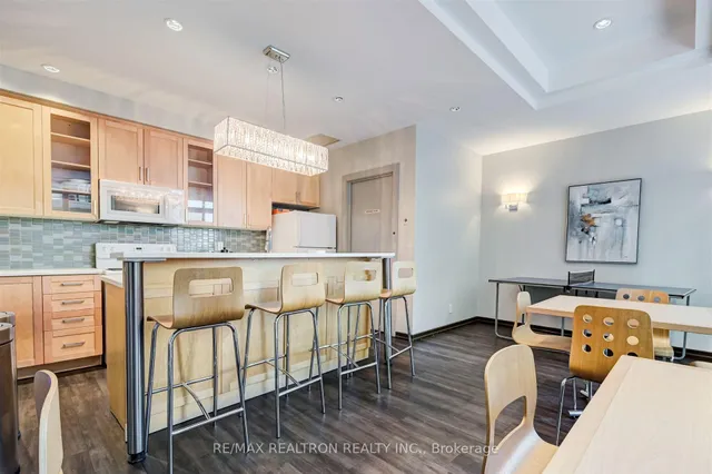 Additional image 32 of 212 Eglinton Ave Unit 803