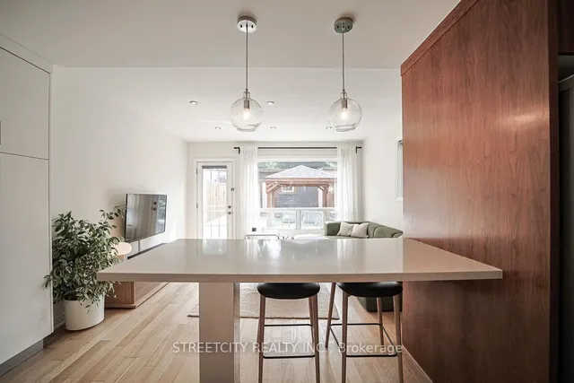 Additional image 18 of 409 Mcroberts Ave