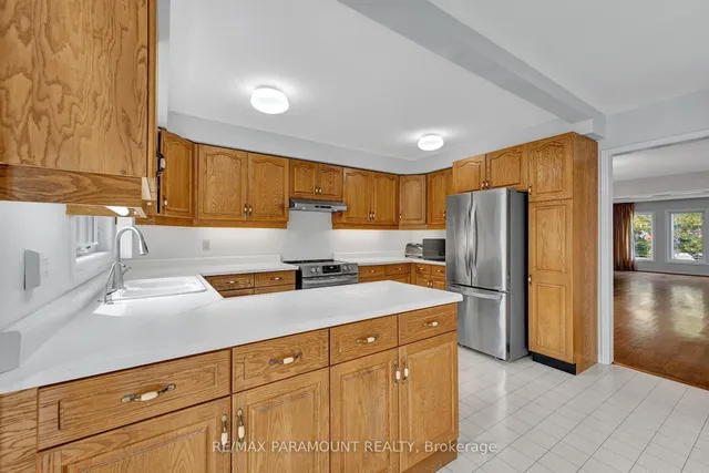 Additional image 18 of 712 Savoy Cres