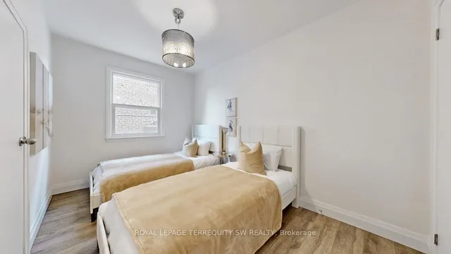 Additional image 16 of 174 Linden Ave