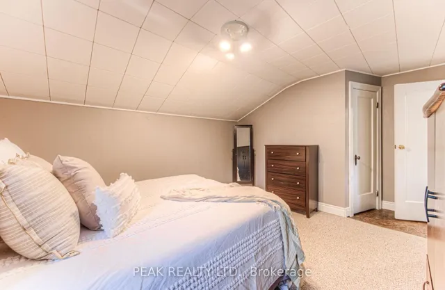 Additional image 35 of 19 Ellis Ave