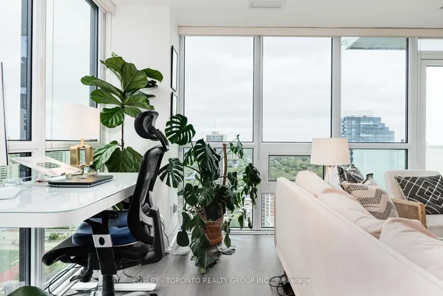 Additional image 9 of 101 Erskine Ave Unit 2810