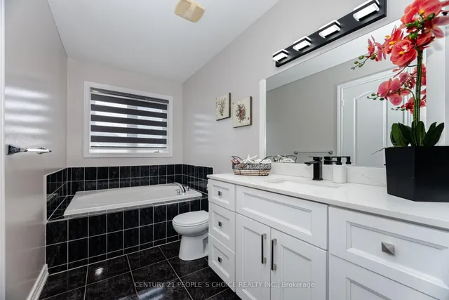 Additional image 25 of 72 Crystalview Cres