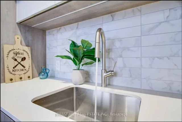 Additional image 11 of 2020 Bathurst St Unit 211