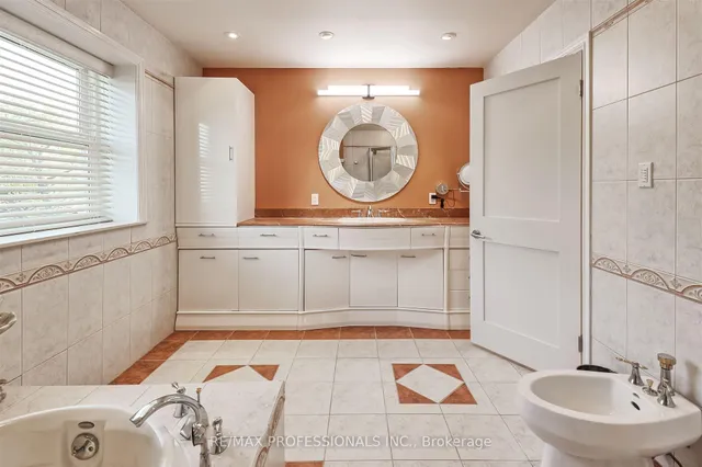 Additional image 30 of 18 Northglen Ave