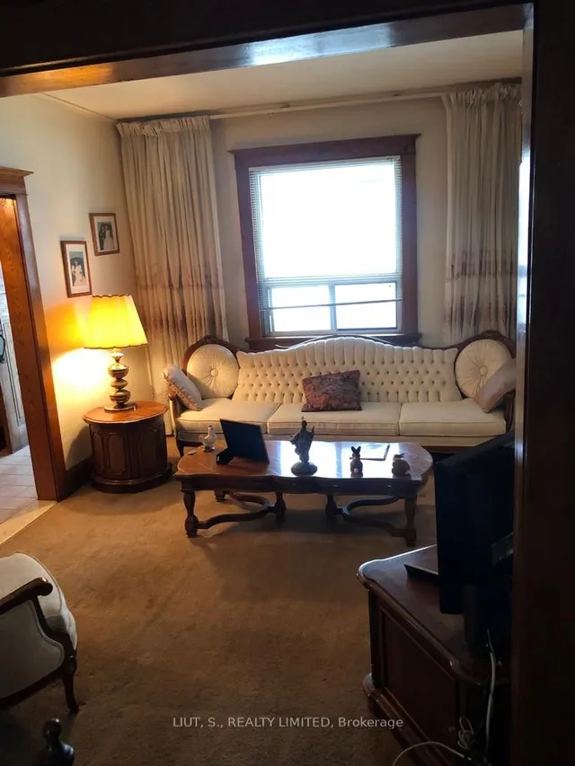 Additional image 4 of 1945 Dufferin St