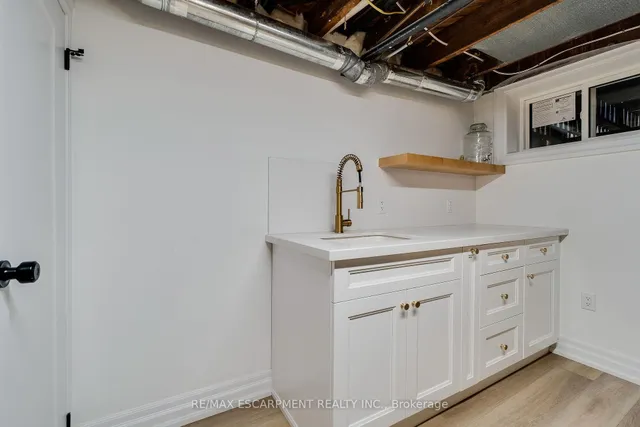 Additional image 40 of 56 Highcliffe Ave