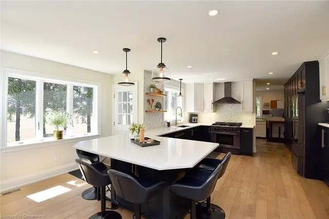 Additional image 16 of 39 Barnabas St