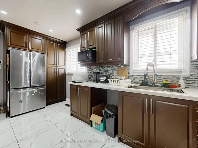 Additional image 10 of 76 Lowry Sq