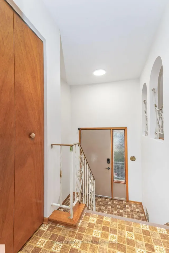 Additional image 5 of 18 Renner Crt