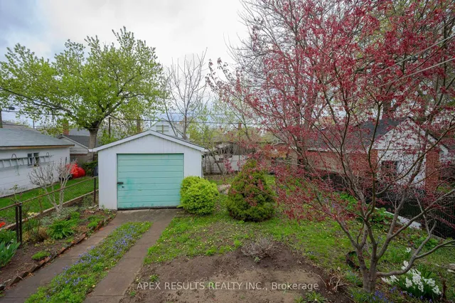 Additional image 33 of 39 Strathearne Ave