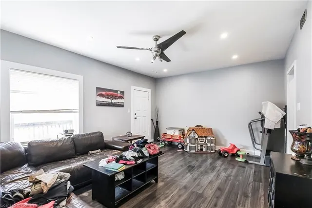 Additional image 25 of 47 Wellington St