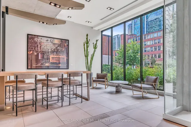 Additional image 6 of 400 Wellington St Unit 807