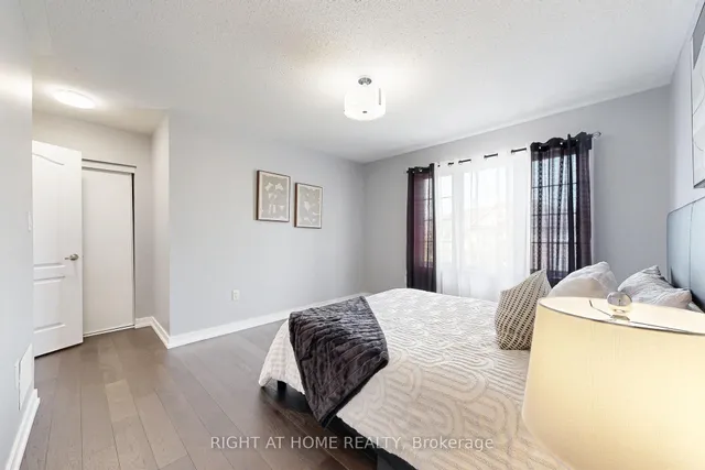 Additional image 31 of 686 Bolingbroke Dr