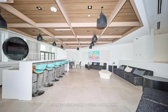 Additional image 5 of 600 North Service Rd Unit 204