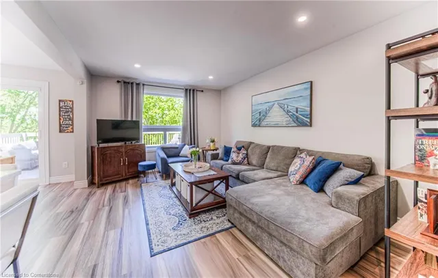 Additional image 10 of 389 Westmeadow Dr