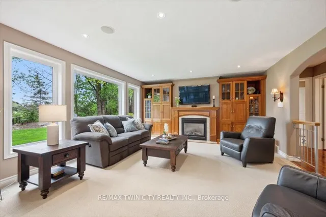 Additional image 12 of 572 Falconridge Cres