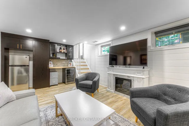 Additional image 32 of 976 Filmandale Rd