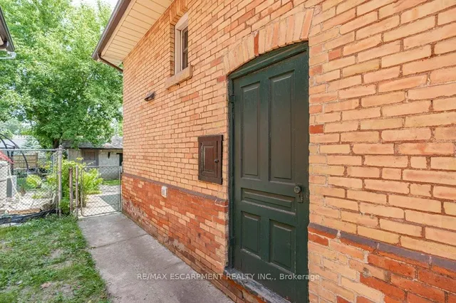 Additional image 40 of 69 Lorne Ave