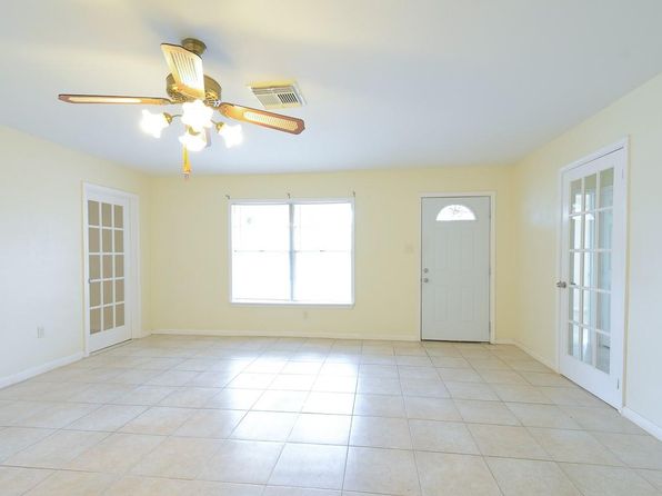 678 Edgebrook Dr, Houston, TX 77034
