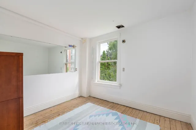 Additional image 17 of 27 Hook Ave