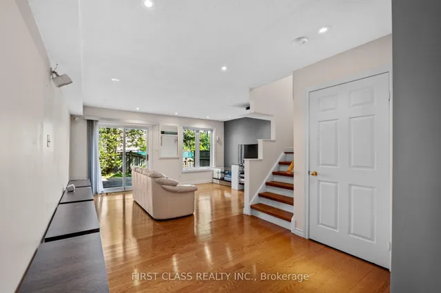Additional image 40 of 10A Leaside Park Dr