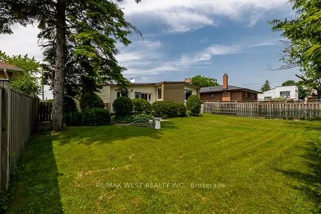 Additional image 46 of 1081 Islington Ave