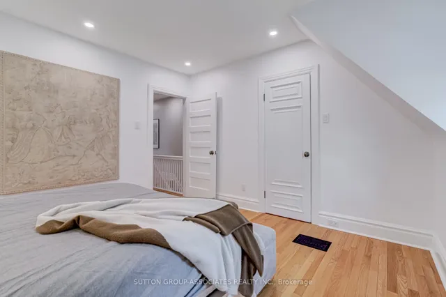 Additional image 21 of 215 Christie St