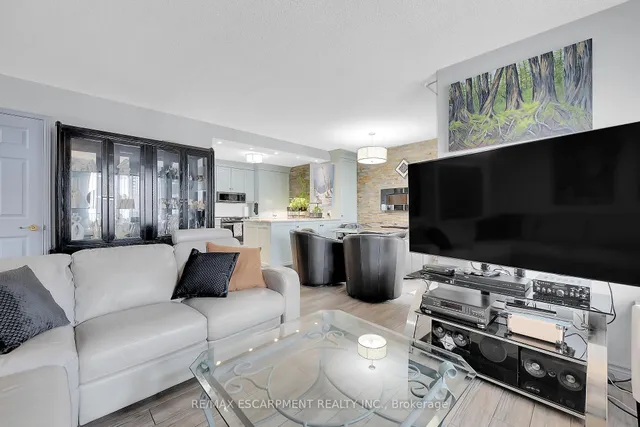 Additional image 26 of 165 BOLD St Unit 403