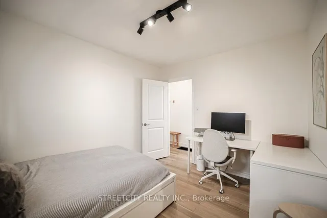 Additional image 29 of 409 Mcroberts Ave