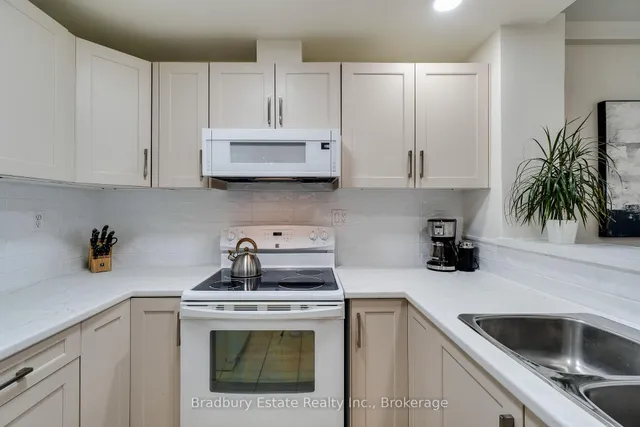 Additional image 19 of 262 Dundas St Unit 105