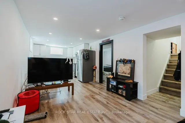 Additional image 39 of 859 Upper Ottawa St